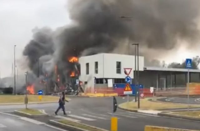 VIDEO Avion &icirc;nmatriculat &icirc;n Rom&acirc;nia s-a prăbușit l&acirc;ngă Milano. Opt persoane, &icirc;ntre care un copil, au murit