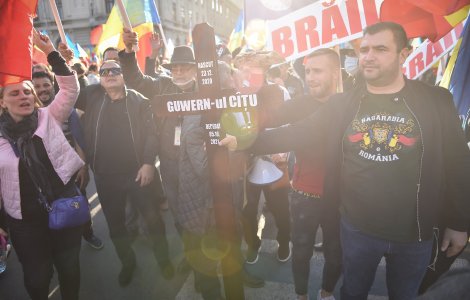 Organizatorii protestului anti-mască au primit 42 de sancțiuni în valoare de 48.400 lei
