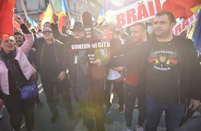 Organizatorii protestului anti-mască au primit 42 de sancțiuni &icirc;n valoare de 48.400 lei