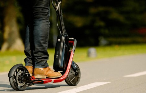 OFICIAL: Noi reguli de circulație pentru trotinete electrice și numere de înmatriculare verzi pentru mașinile electrice