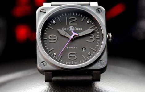 Infiniti: La asa masina, asa ceas