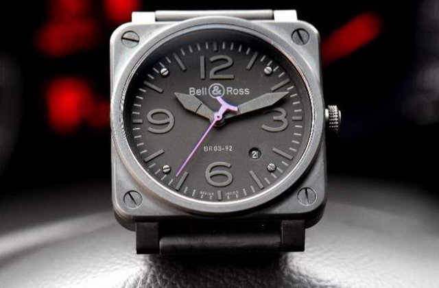 Infiniti: La asa masina, asa ceas