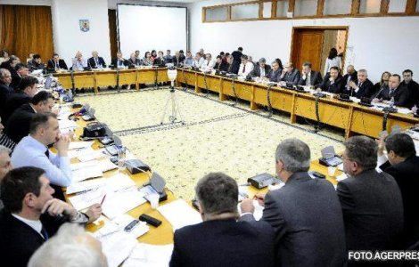 Angajatii Ministerului de Finante, consemnati la serviciu