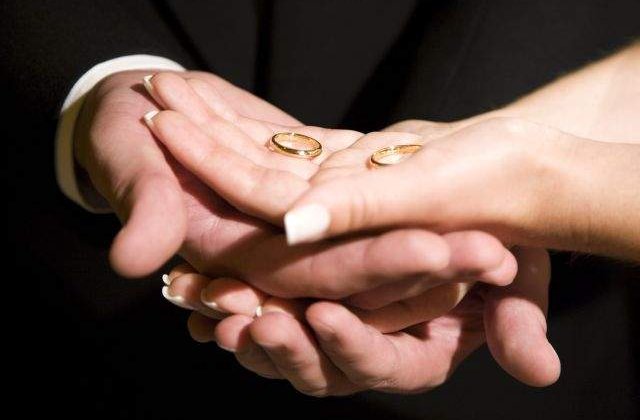 Sondaj: Romanii, cei mai multumiti din regiune de viata de familie