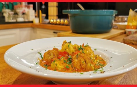  Top  Rețetă tradițională de papricaș de pui. În 40 de minute îi poți chema pe cei dragi la masă