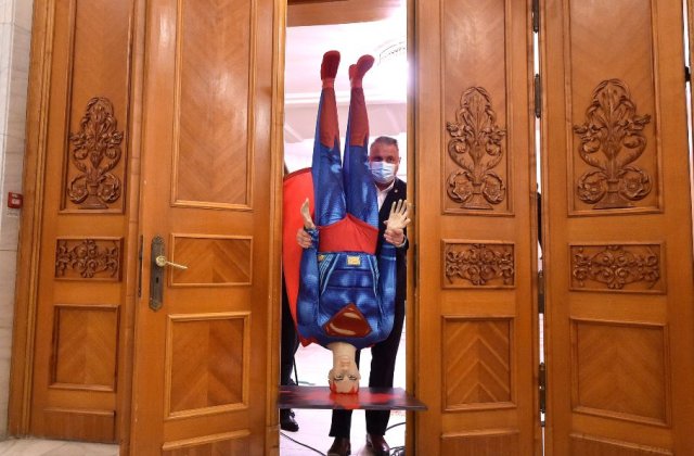 Calcule pentru Guvern. Scenariile pe care le au în vedere parlamentarii și cine ar putea fi următoarea propunere de premier