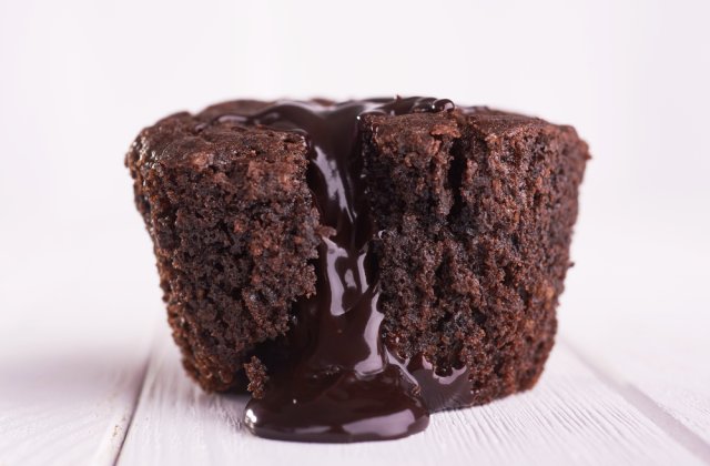 Rețetă de lava cake. E unul dintre cele mai simple și rapide deserturi