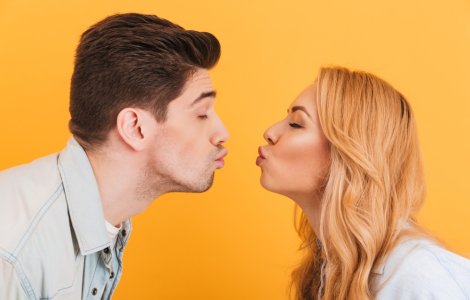  Top  Ce poate dezvălui tipul de sărut despre relația ta