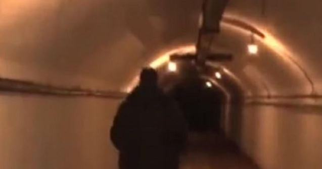 Locație secretă descoperită lângă Castelul Corvinilor. Adăpostul este săpat în stâncă, într-un deal abrupt