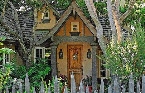 O banda de romani a ocupat si jefuit casele unor britanici plecati in vacanta