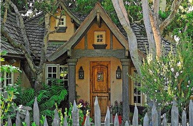 O banda de romani a ocupat si jefuit casele unor britanici plecati in vacanta