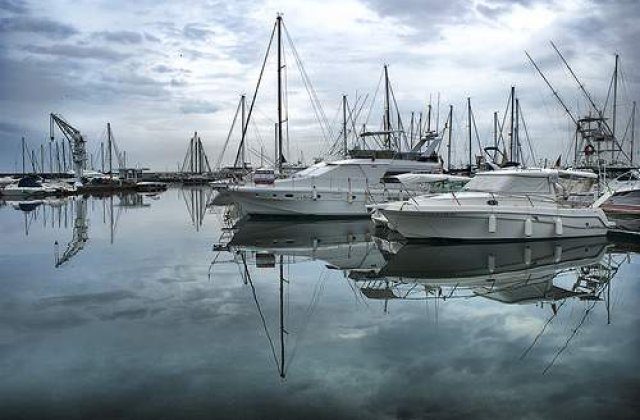 Un iaht a ramas in deriva in largul Marii Negre