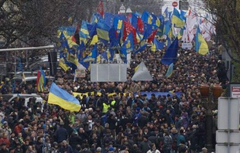 Kiev: Peste 1.000 de manifestanti blocheaza accesul in sediul Guvernului