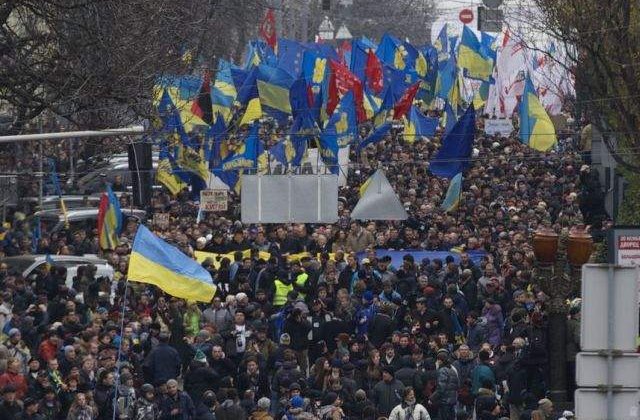 Kiev: Peste 1.000 de manifestanti blocheaza accesul in sediul Guvernului