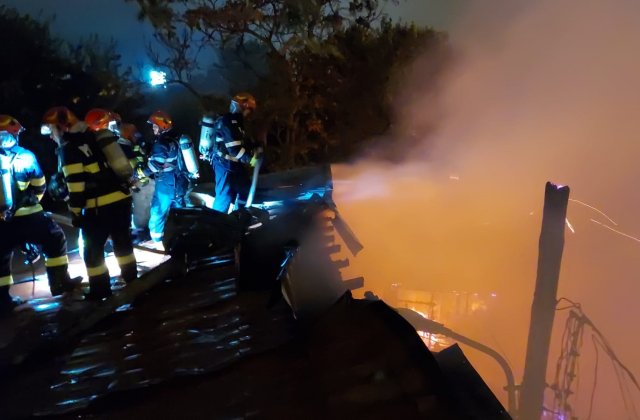 VIDEO Incendiu violent, noaptea trecută, în București. „Am zis că nu mai scapă cartierul!”