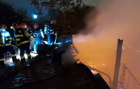 VIDEO Incendiu violent, noaptea trecută, în București. „Am zis că nu mai scapă cartierul!”