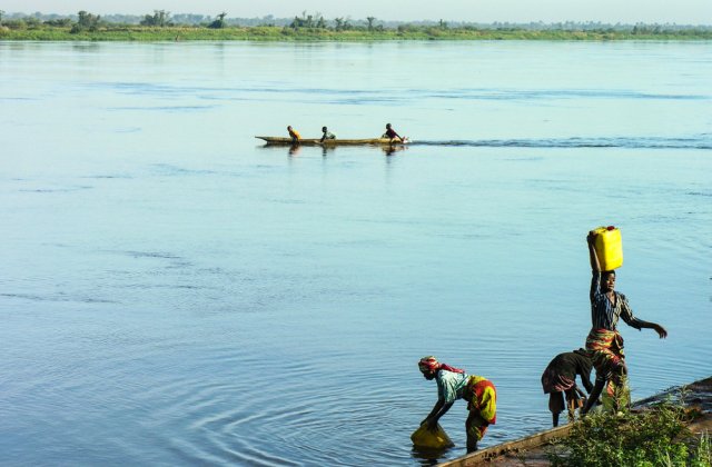Naufragiu pe fluviul Congo, soldat cu peste 100 de morți și persoane date dispărute