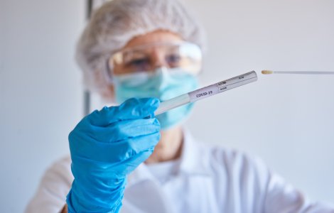 CNSU a decis ca testele rapide de salivă să fie folosite în școli