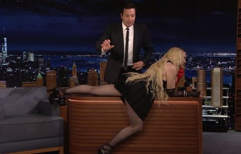 VIDEO Madonna și-a ridicat rochia în direct la o emisiune. Cum a reacționat prezentatorul