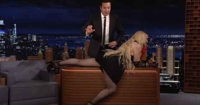 VIDEO Madonna, gest șocant în direct la o emisiune. Reacția prezentatorului