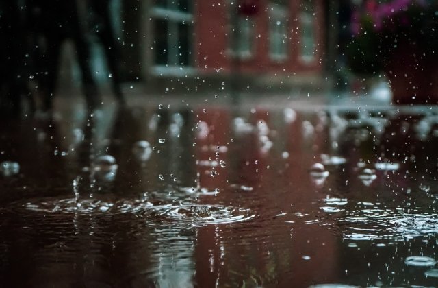 Prognoza meteo - 11 octombrie 2021. Cer &icirc;nnorat, pe alocuri precipitații sub formă de ploaie