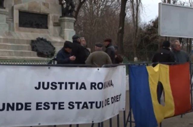 Proteste în fața Palatului Cotroceni. Politicienii sunt huiduiți când intră la consultările cu președintele Klaus Iohannis