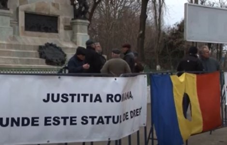 Proteste în fața Palatului Cotroceni. Politicienii sunt huiduiți când intră la consultările cu președintele Klaus Iohannis