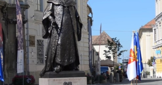 A fost prins bărbatul care a vandalizat statuia baronului Brukenthal
