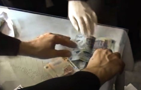 Șpaga pentru medici, scoasă la vânzare de judecători. Sute de pachete de cafea, de țigări și de băuturi spirtoase vor fi puse la bătaie