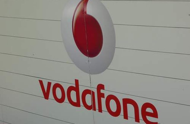 Vodafone plateste salarii pentru 8 romani dispusi sa-si ajute semenii