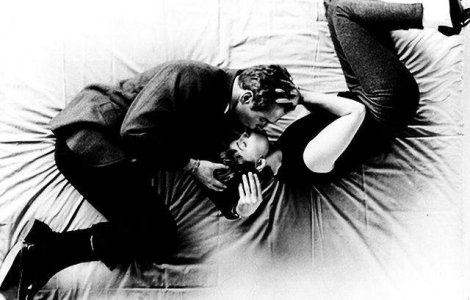  Top  10 imagini care surprind pasiunea cuplurilor celebre