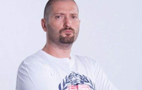 Cheloo l-a jignit pe concurentul gay de la X-Factor. Proprietarii licentei s-au implicat in scandal