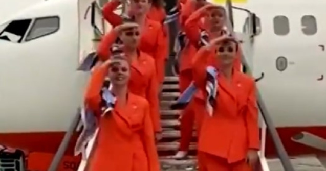 VIDEO Uniformă deosebită pentru stewardesele unei companii aeriene din Ucraina