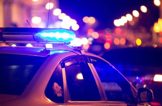 Doi elevi de la o şcoală din T&acirc;rgovişte s-au bătut chiar sub privirile colegilor