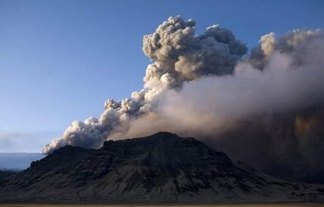  Video  Cum a erupt vulcanul Eyjafjallajokull?