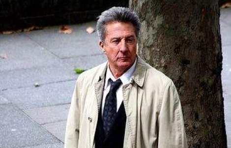 Dustin Hoffman va debuta ca regizor