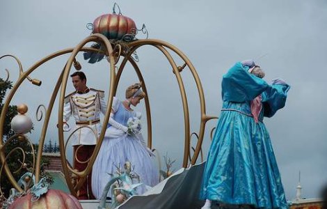 Disney aduce Cenusareasa in 3D