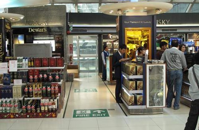 Guvernul ataca magazinele duty-free