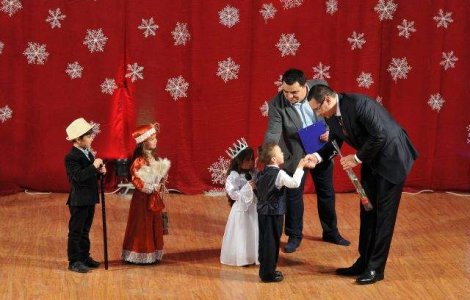 Ponta, unor copii: Sunt obisnuit sa discut cu persoane chiar mai dificile decat Mos Craciun