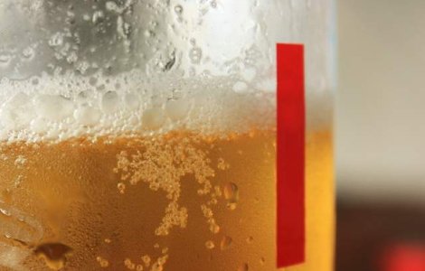 Studiu: Persoanele inteligente consuma mai mult alcool