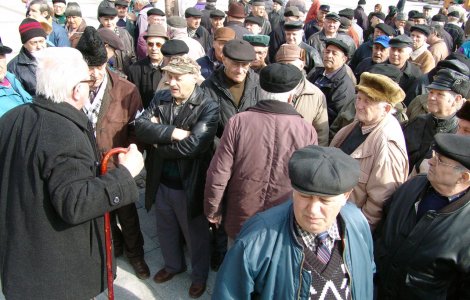 Păzea! Pensionari în era digitală: talon electronic. Mulți beneficiari preferă varianta clasică