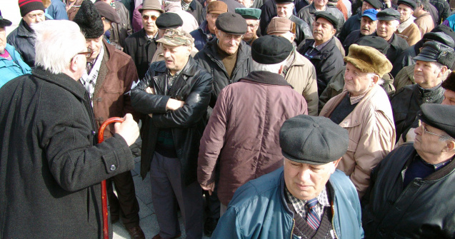 Păzea! Pensionari în era digitală: talon electronic. Mulți beneficiari preferă varianta clasică