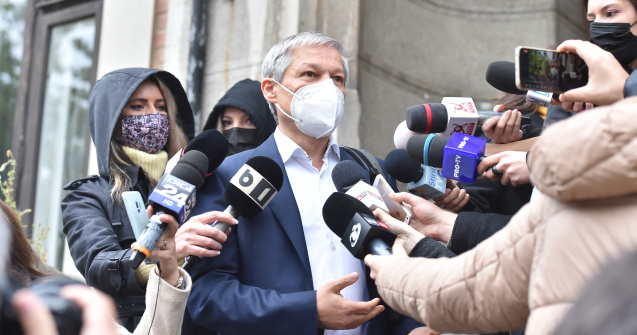 Cioloș: Criza se prelungește, pentru că moțiunea de cenzură a fost amânată de PNL în cârdășie cu PSD aproape o lună