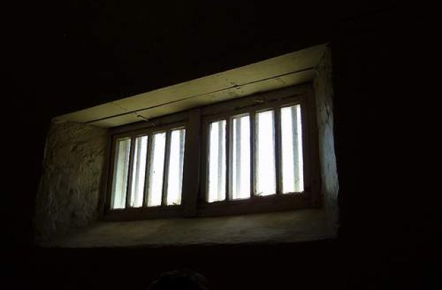 Eliberat din inchisoare pentru ca era deprimat!