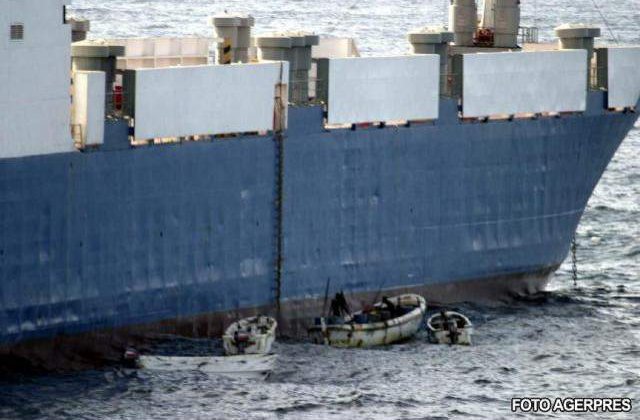 Marinarii romani retinuti pe nava St. James Park se intorc acasa