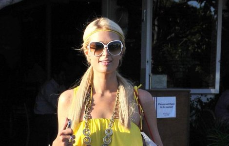  Foto  Paris Hilton, in fundul gol la Cannes
