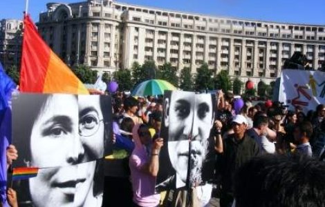 Parada gay vs. Marsul normalitatii