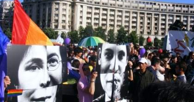 Parada gay vs. Marsul normalitatii