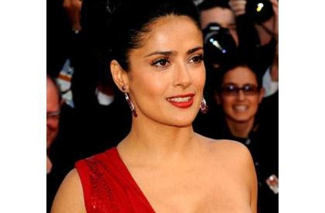 Salma Hayek isi schimba numele