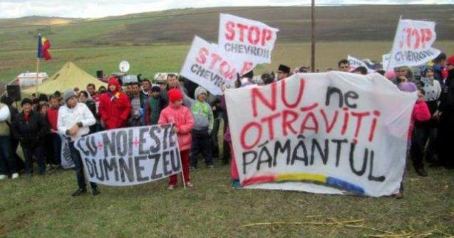 Proteste violente la Pungesti fata de intentia Chevron de explorare a gazelor de sist